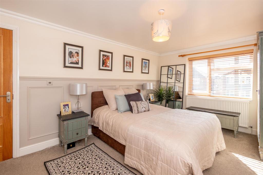 Bedroom 1 Aspect 2.jpg