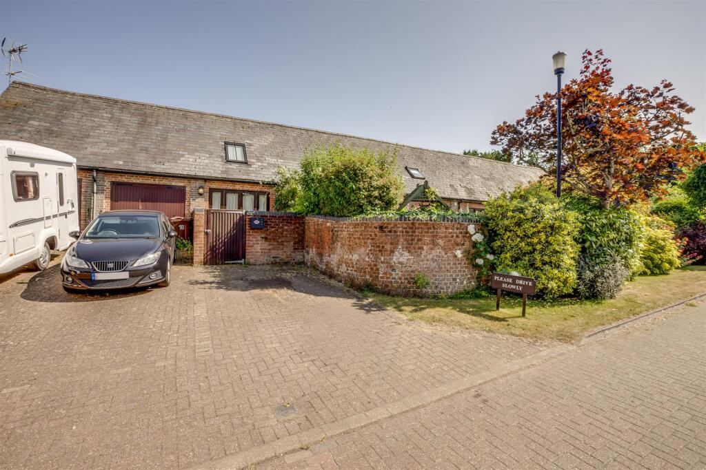 9A The Leys, Halton Village, HP22 5GH-11.jpg