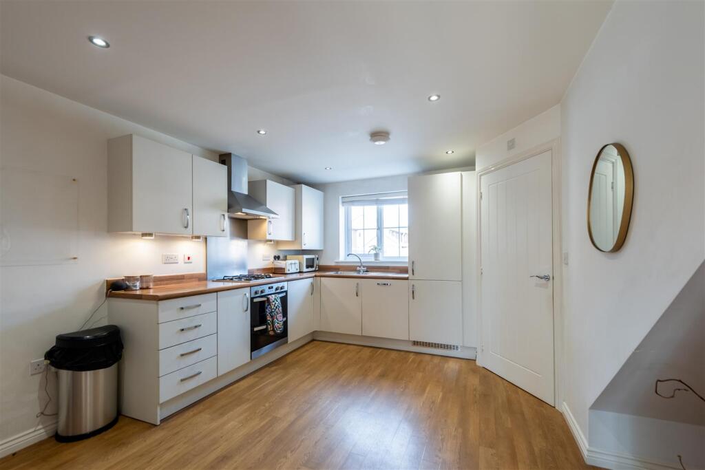 22 Firecrest Way-002.jpg