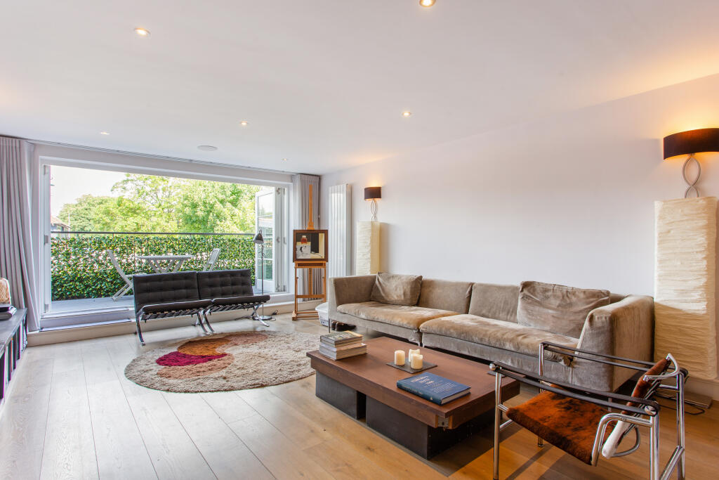 Sitting Area to Balcony