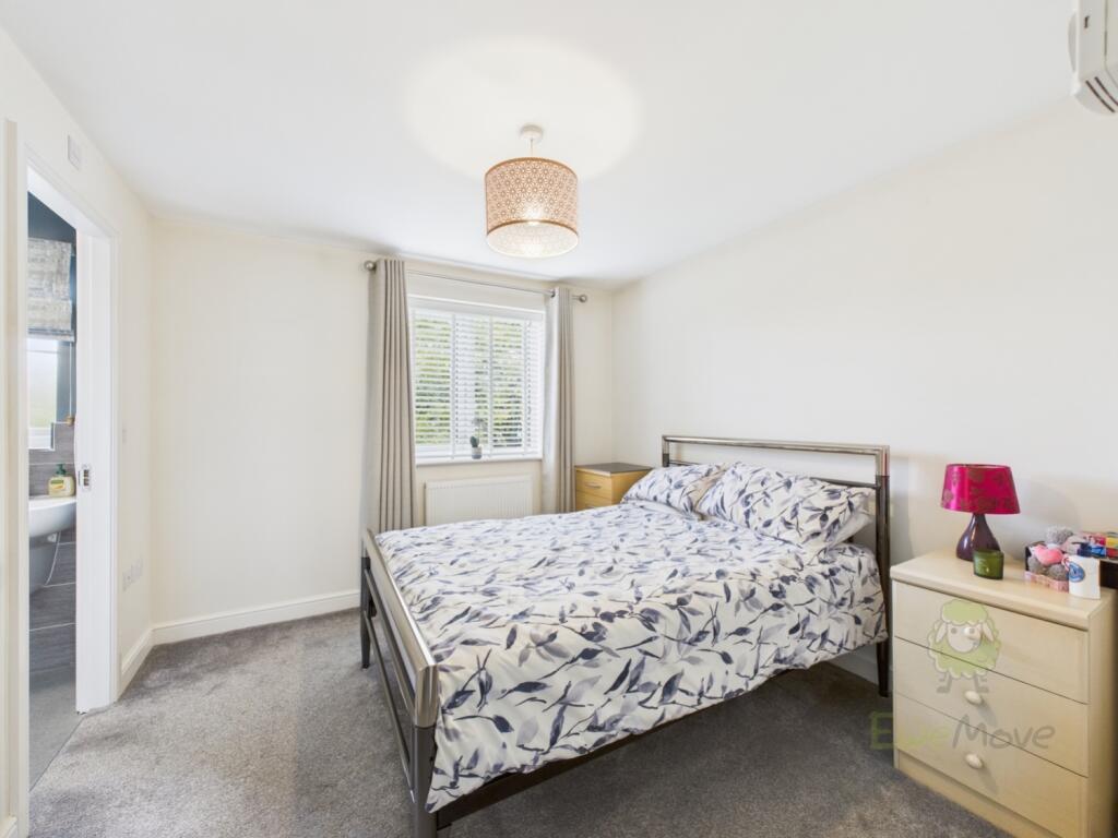 Lrg_CAM05477G0-PR0005-STILL017