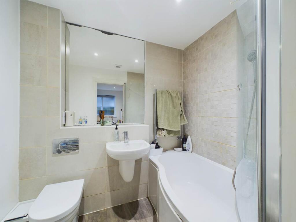 4 parkers bathroom m