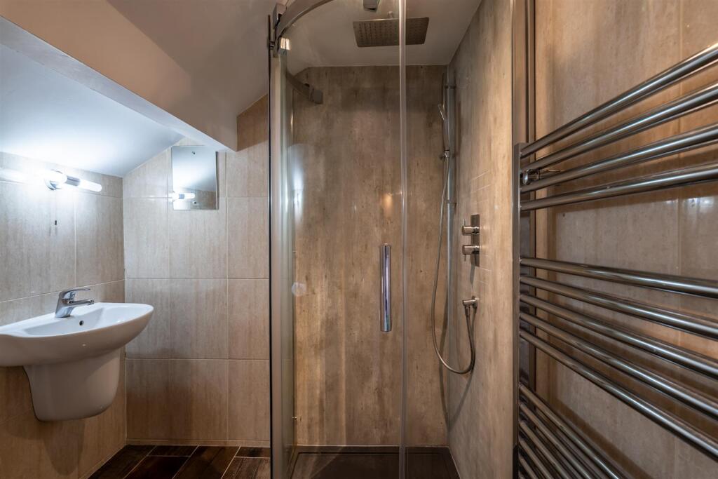 Master En-Suite Shower Room