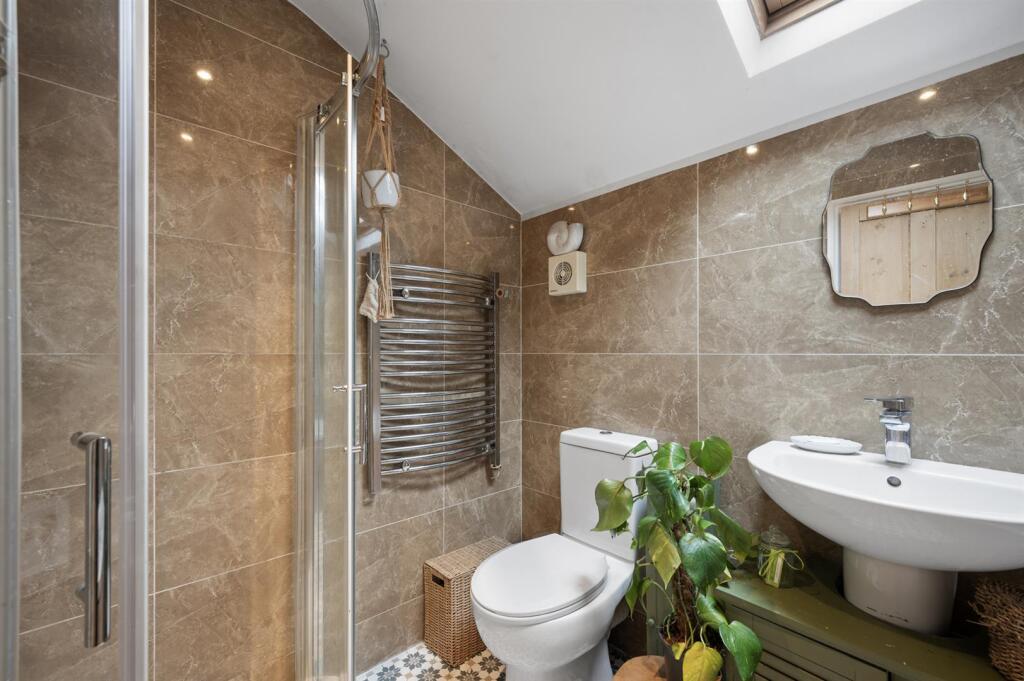 Bathroom - shower.jpg