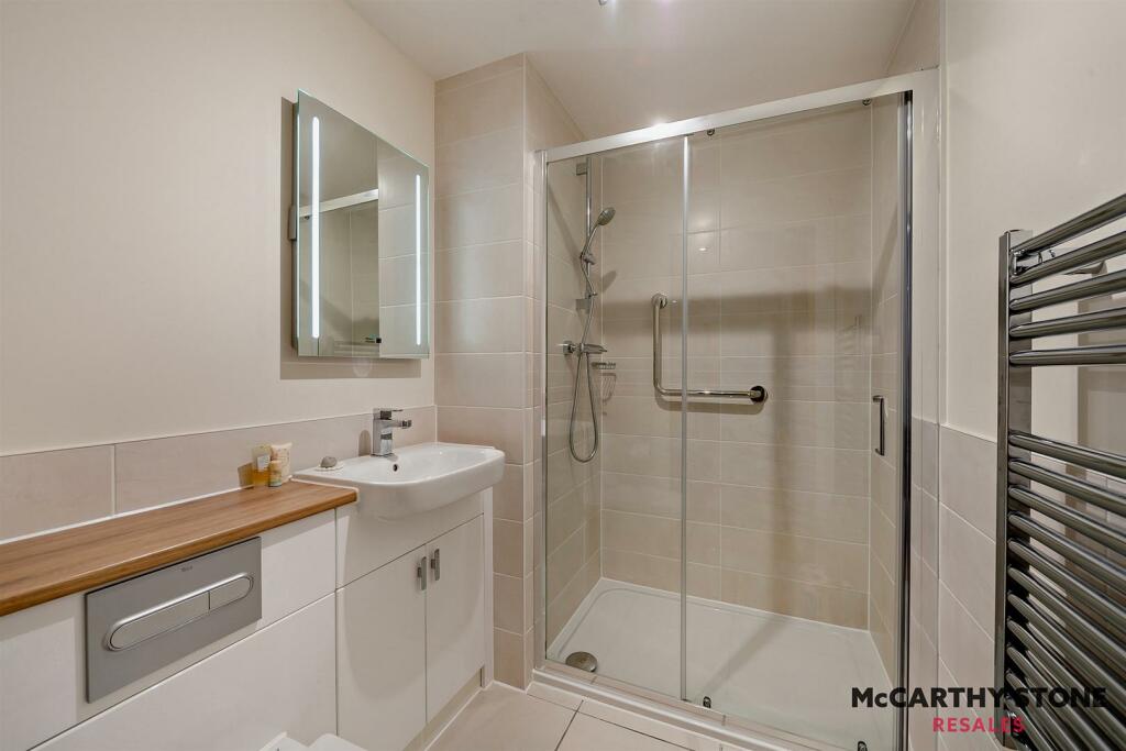 Shower Room:
