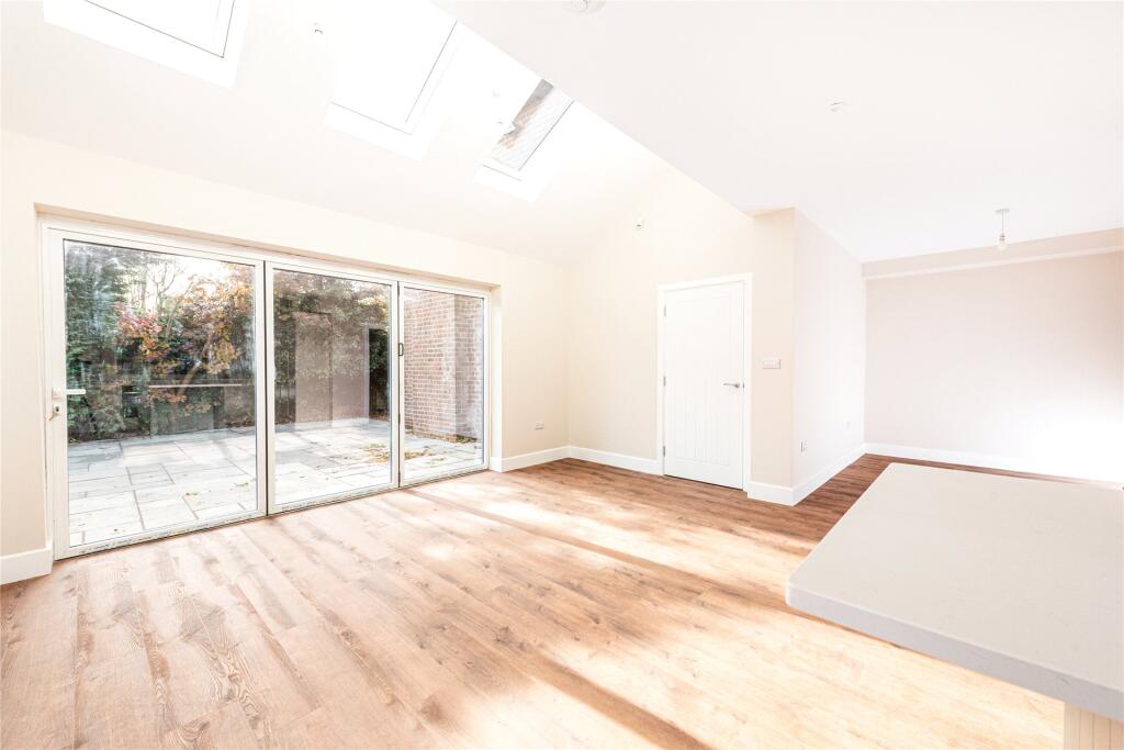 Dining Area / Snug