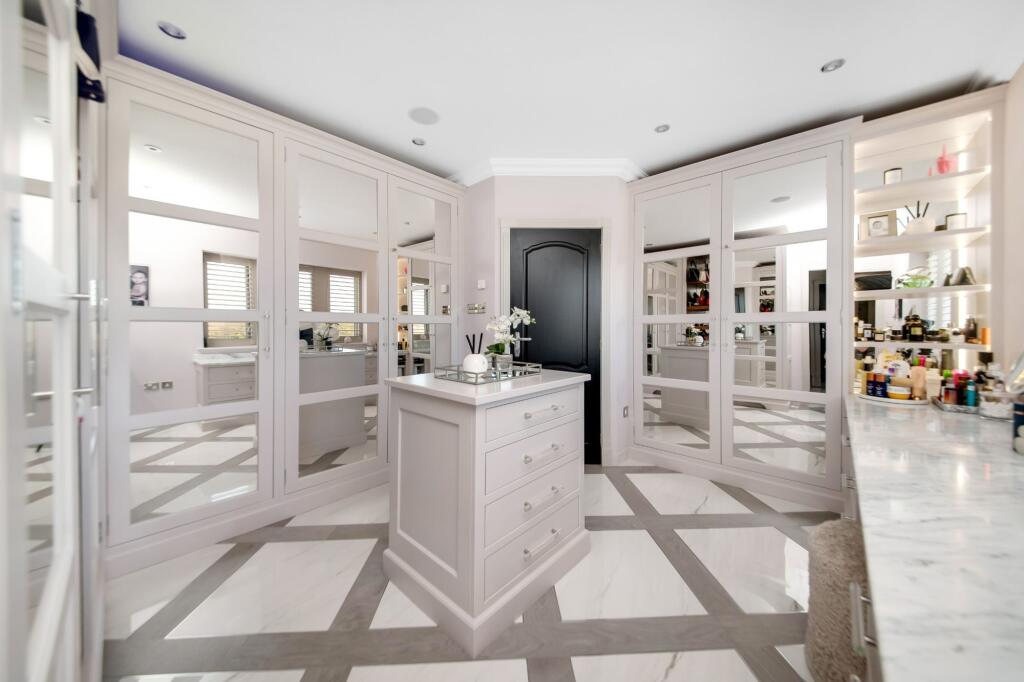 DRESSING ROOM ONE