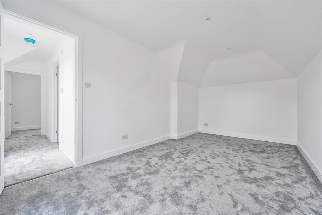 Valentine Cottage Bedroom 1 (2).jpg