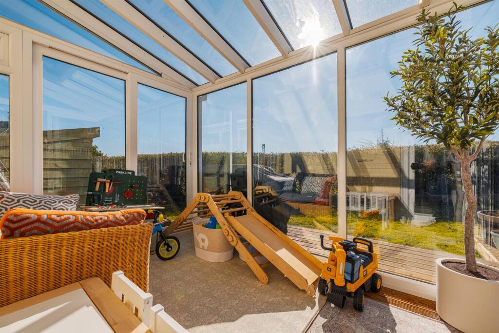 5 Axholme Close-41.jpg