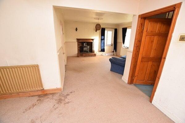 dining room into the lounge