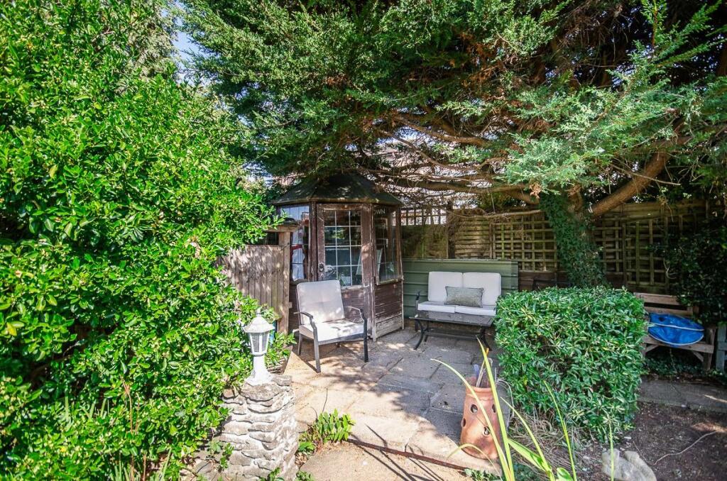 Rear garden pic 2.jpg