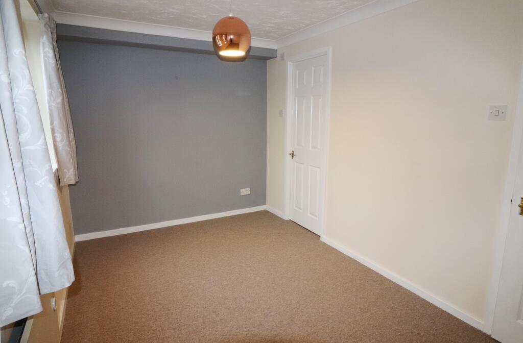 ADDITIONAL PHOTO THE BEDROOM