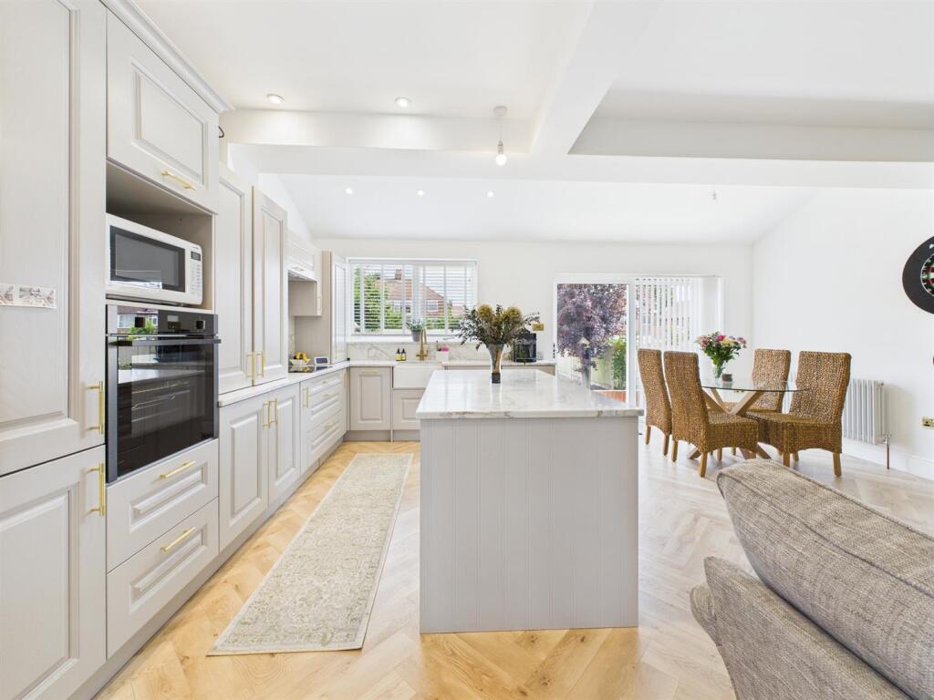 Kitchen: