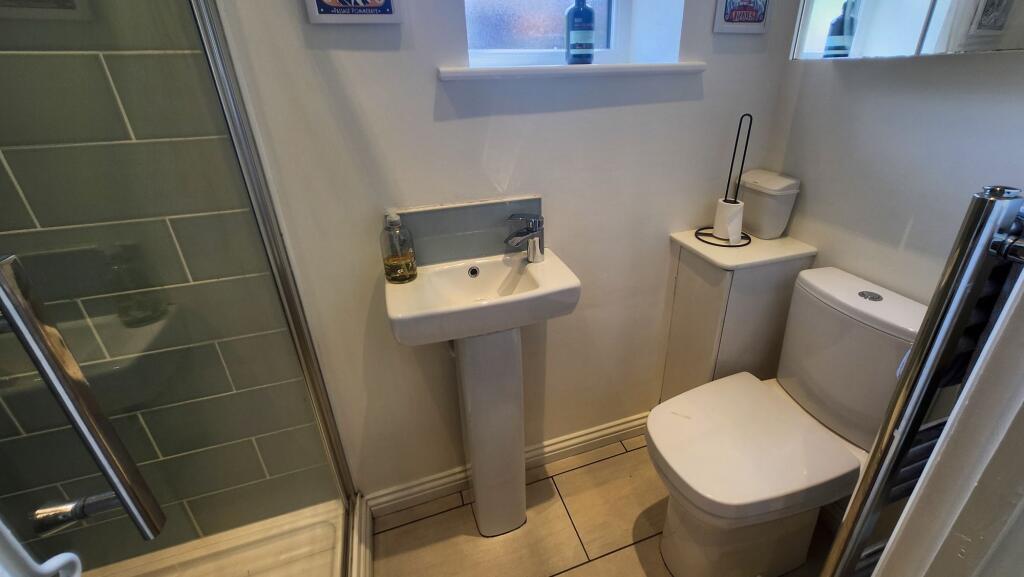 Downstairs WC | Shower