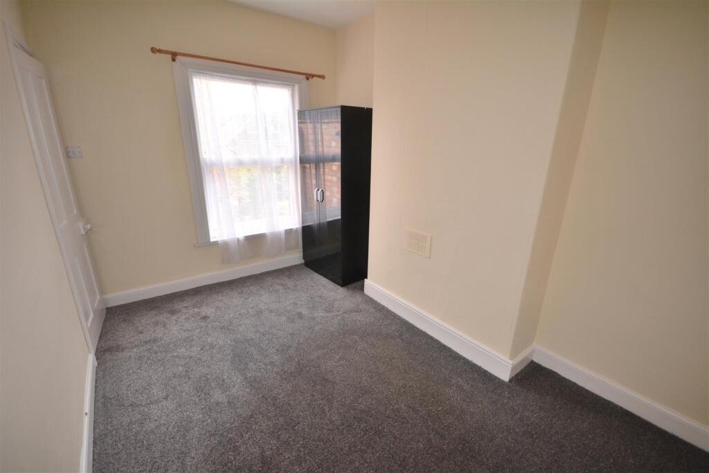Bedroom 2.JPG