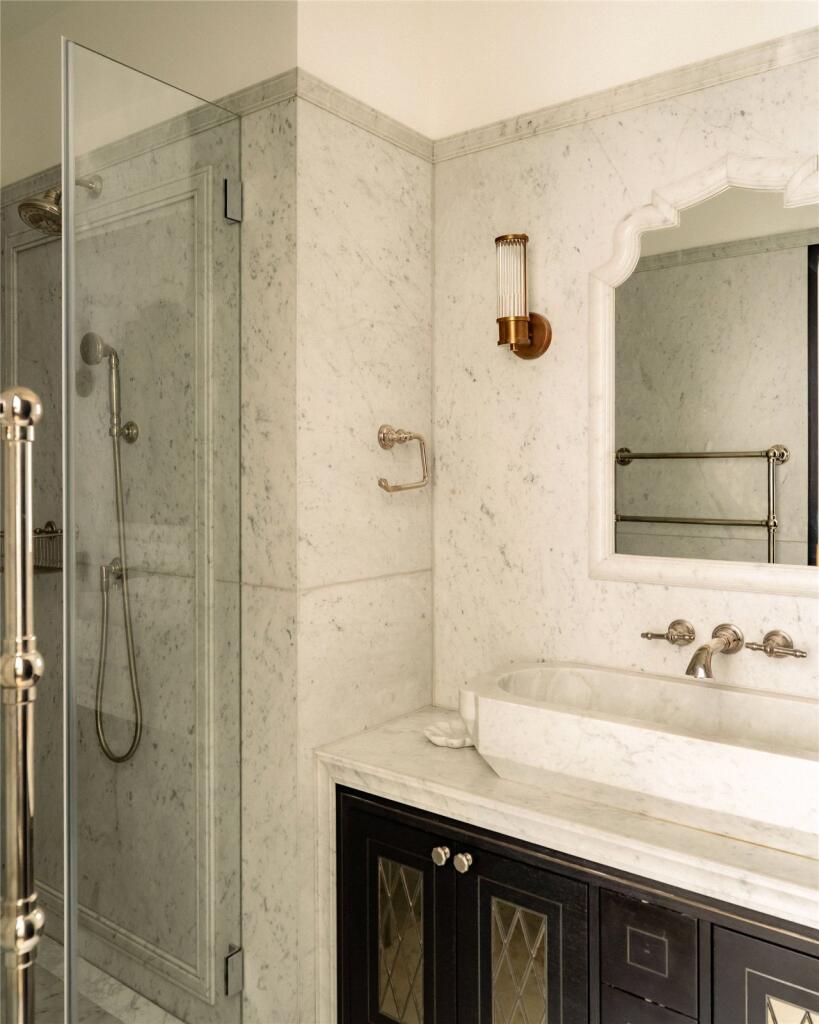 Princiapl Shower Roo