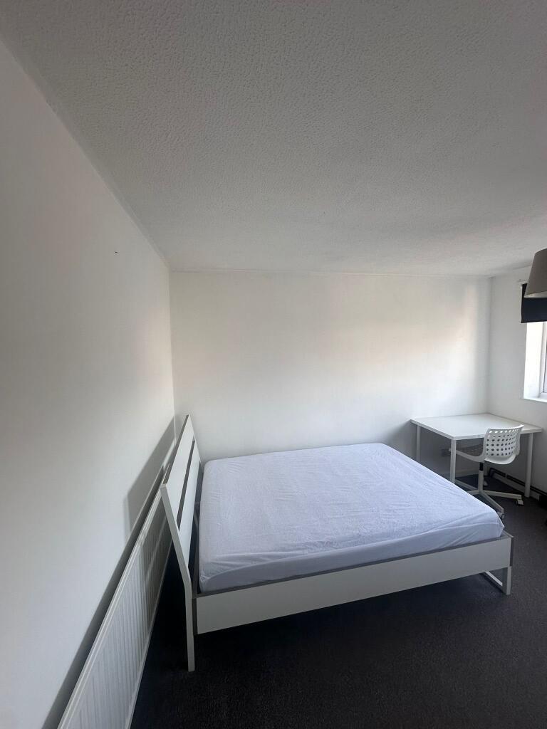 Room 5   