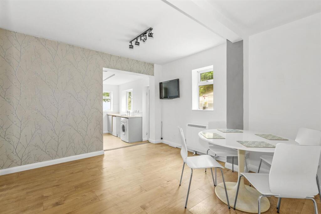 70b Totteridge Road, HP13 6EX-4.jpg
