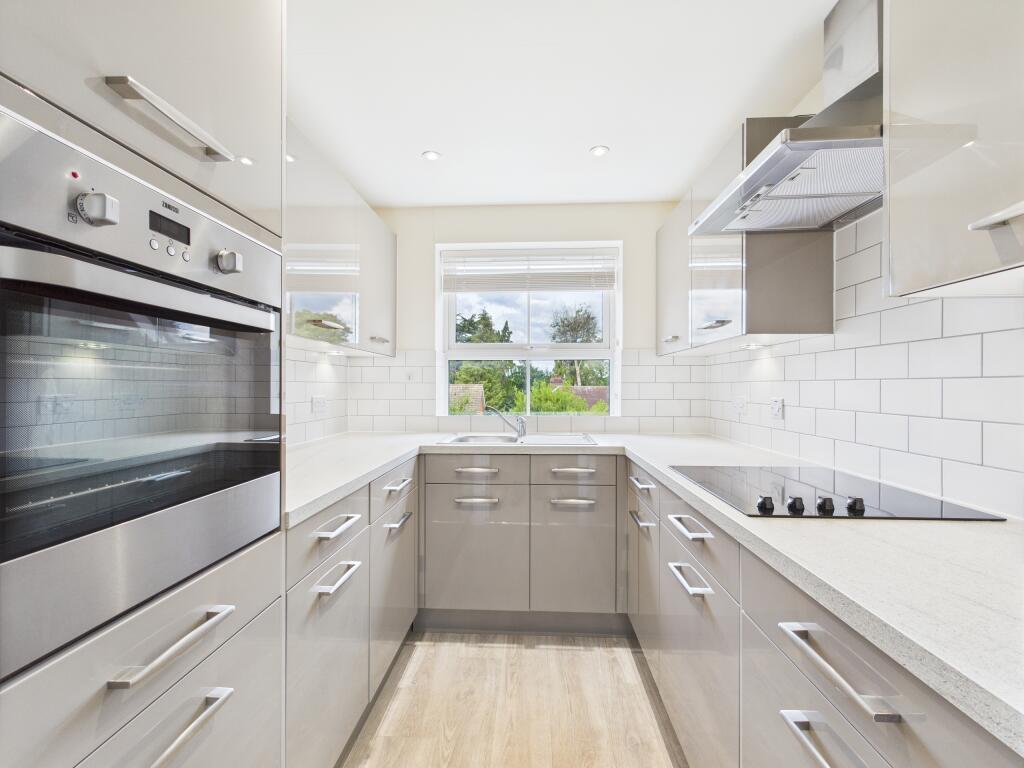 CAM01354G0-PR0561-STILL008