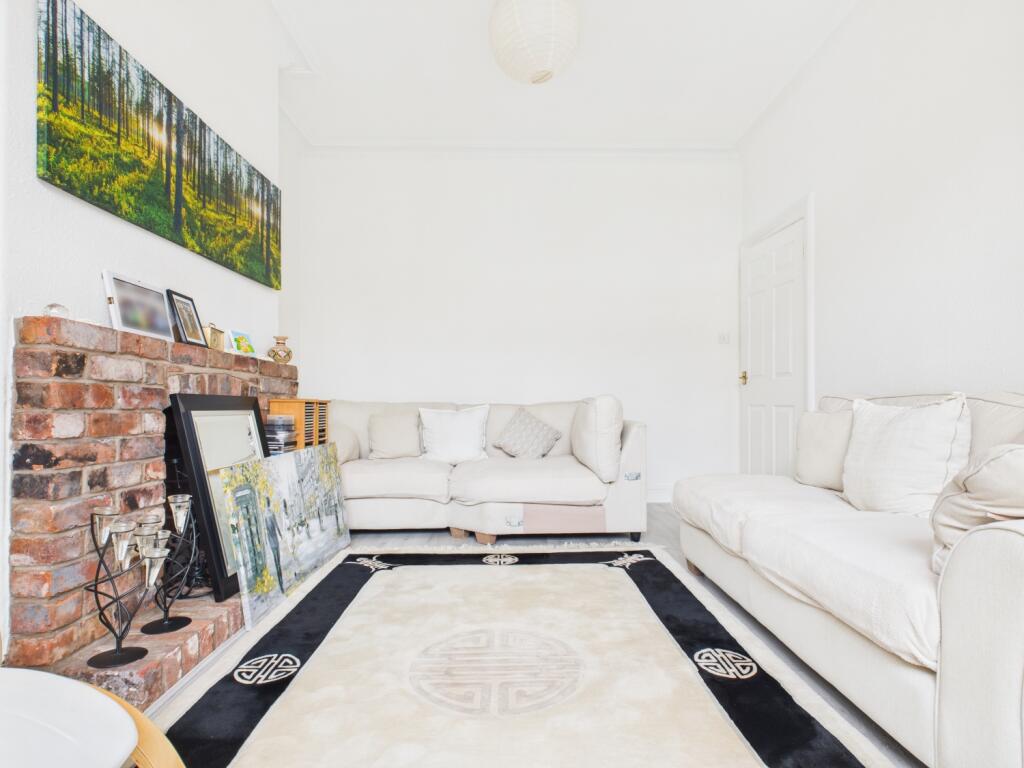 CAM03729G0-PR0166-STILL002