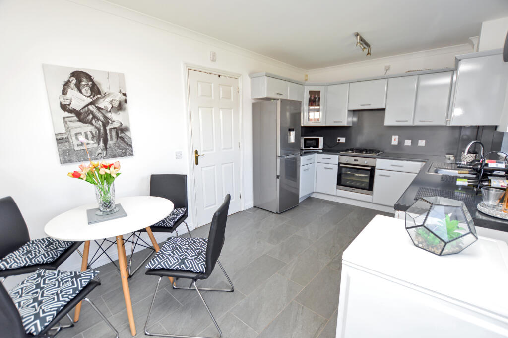 Kitchen/ Dining Room