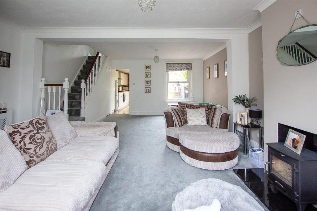 Livingroom-3.jpg