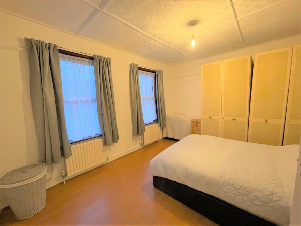 Bed1.jpg