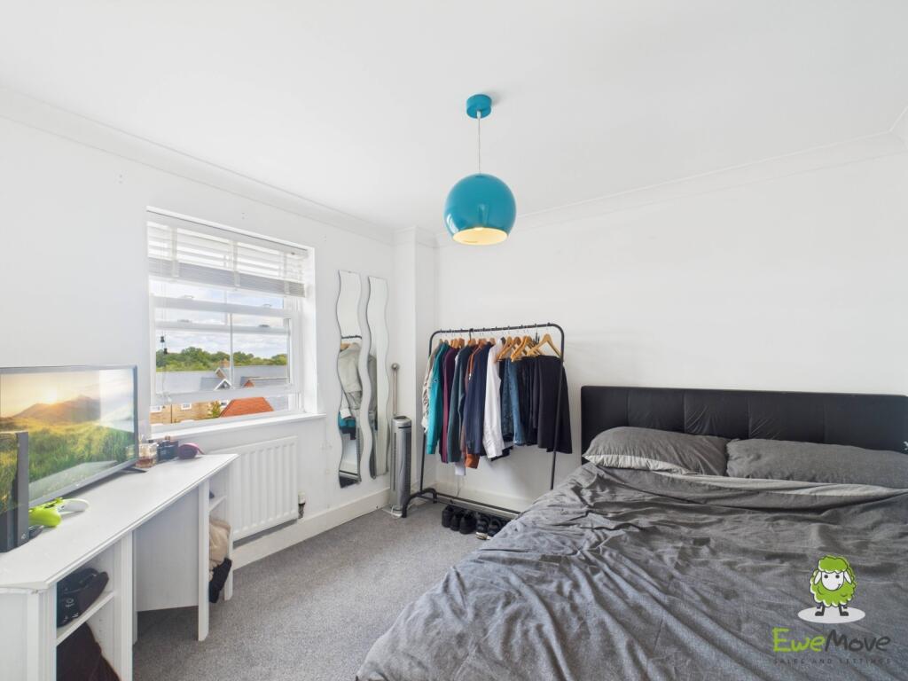 EweMove Estate Agents Basingstoke - Rockbourne Roa