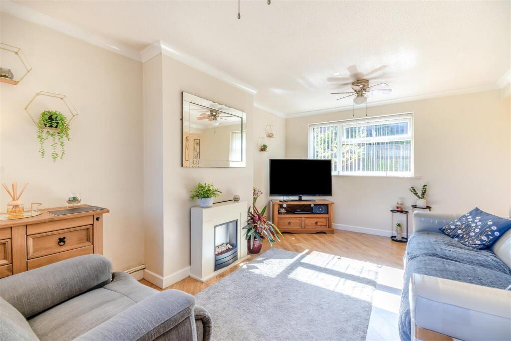 8664420-interior21.jpg