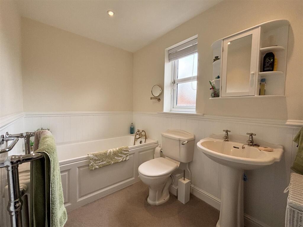 En-Suite Bathroom