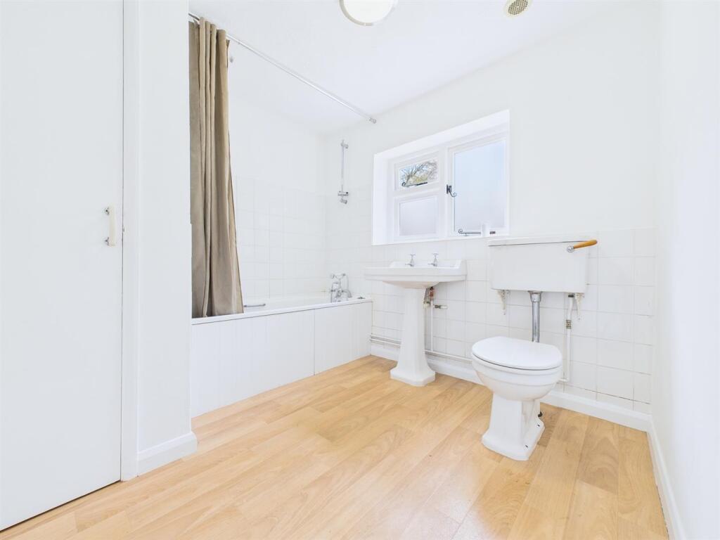 Bathroom.jpg