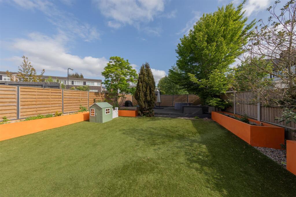 Warboys Crescent E4