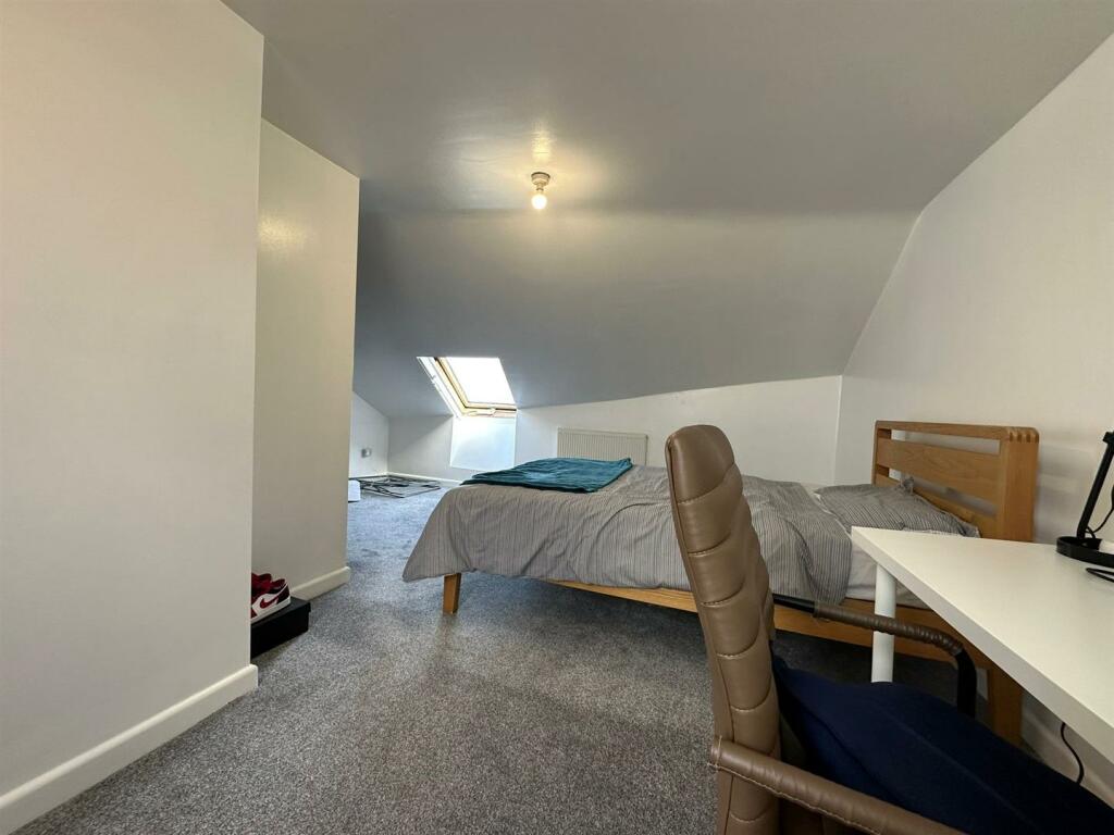 62B bedroom 3.jpg