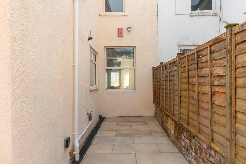 7H7AVP - External E.jpg