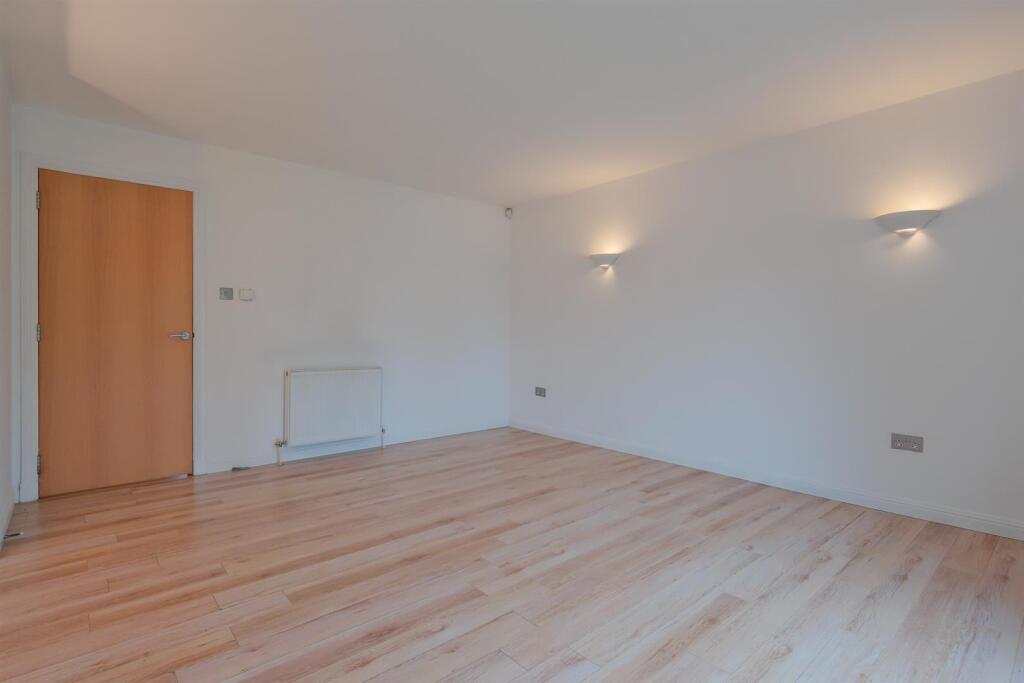 025-Flat 3, 41A, Station Road, Carluke, ML8 5AD.jp