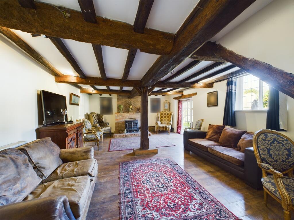 CAM01740G0-PR0279-STILL011