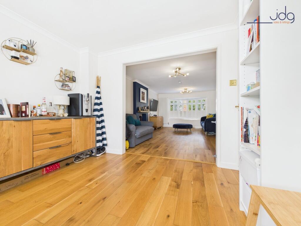 Spacious Lounge Diner