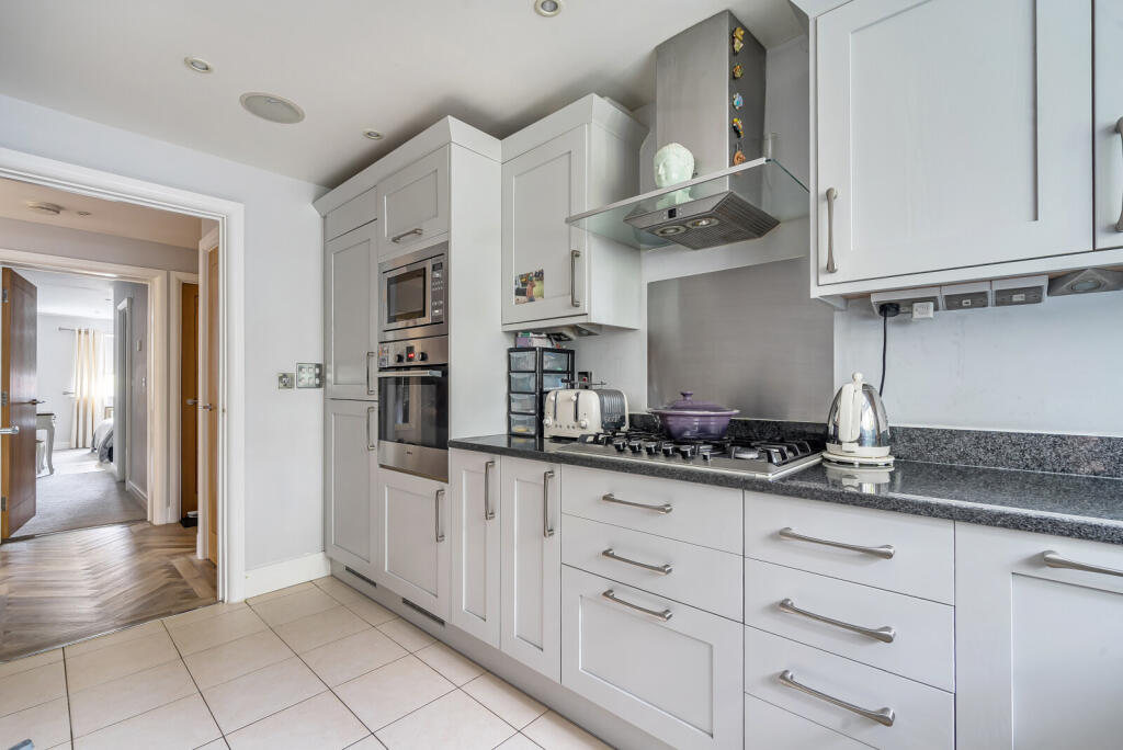 1366051-4-68efb0e...