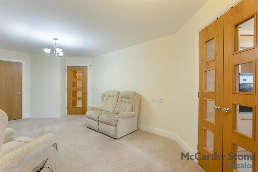8663163-interior07.jpg
