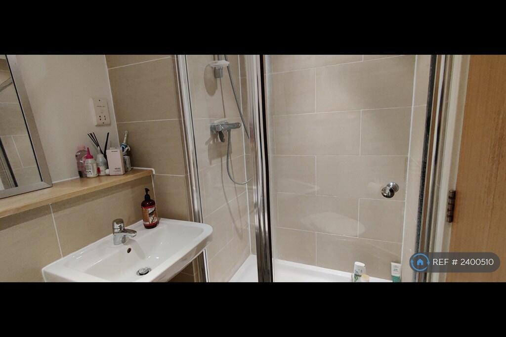 Master Bedroom With Ensuit Toilet And Shower