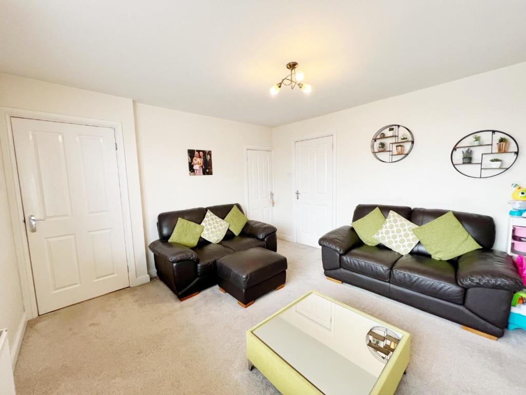 Lounge pic 3.jpg