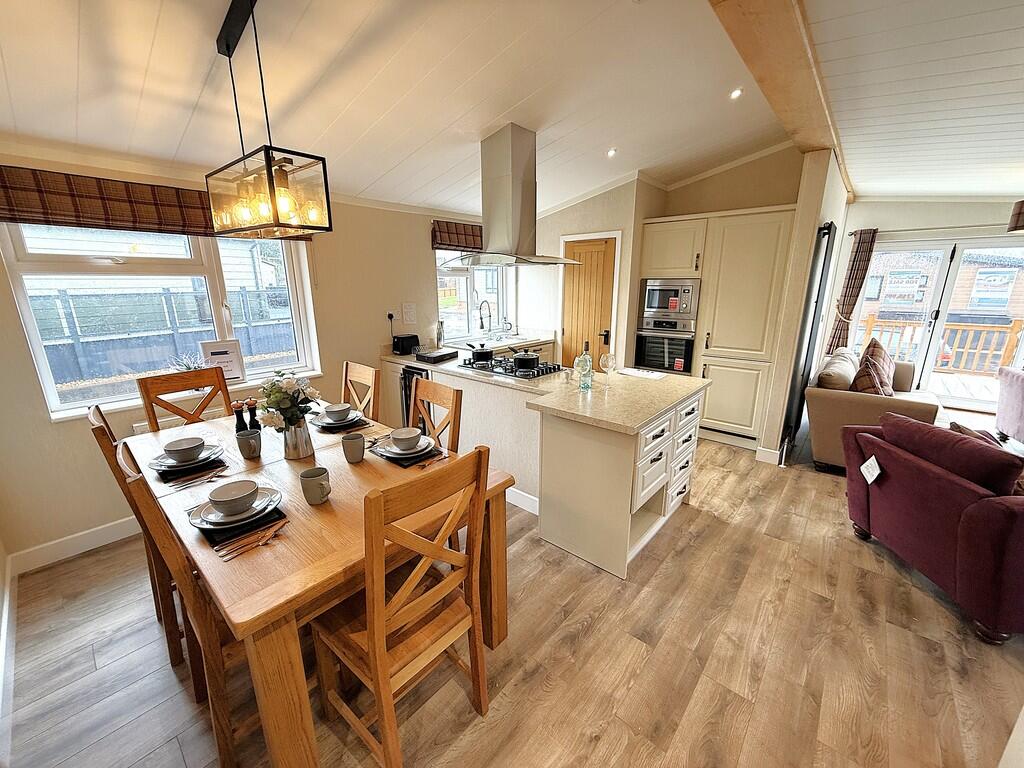 KITCHEN DINING AR...