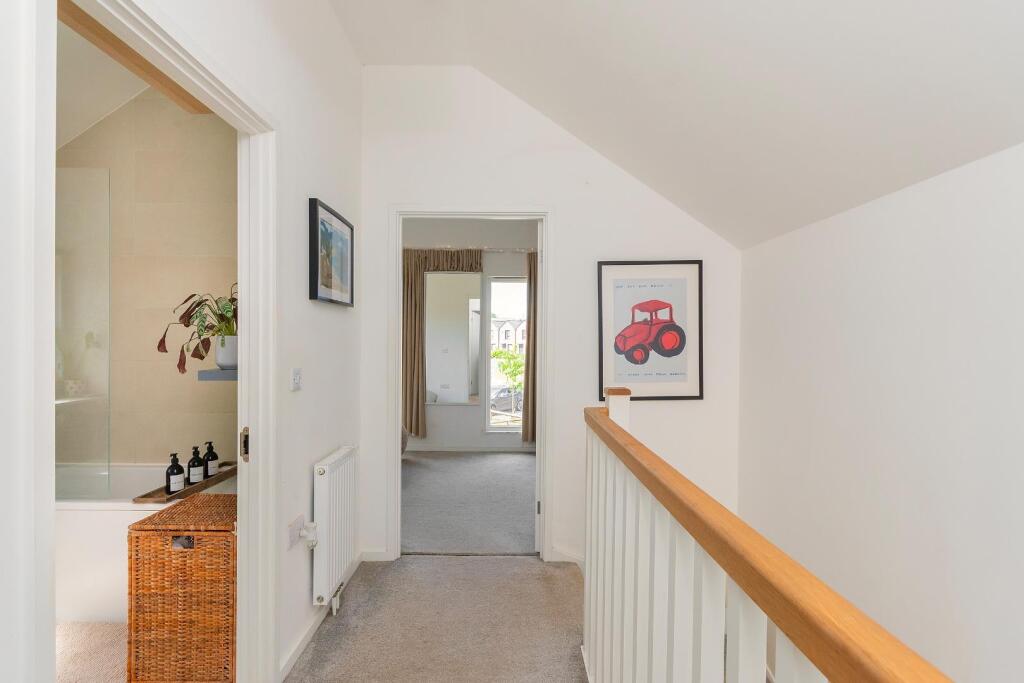 0L1WKE - Landing B.jpg