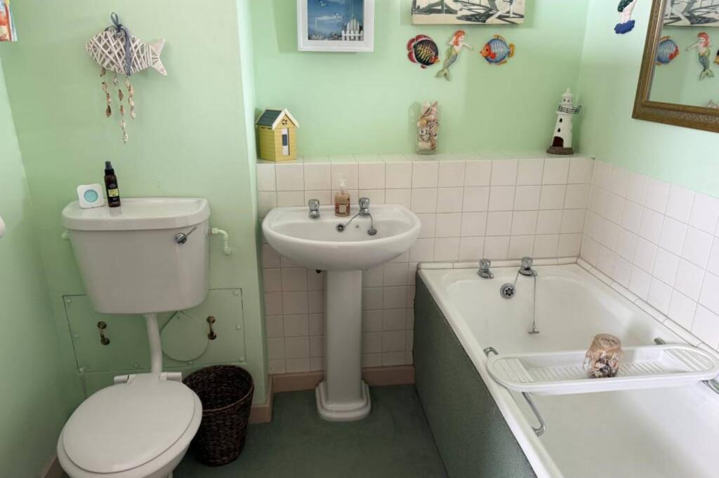 Flat 206 Guildbourne Court, Guildbourne Centre, Worthing, West Sussex, BN11 1LZ