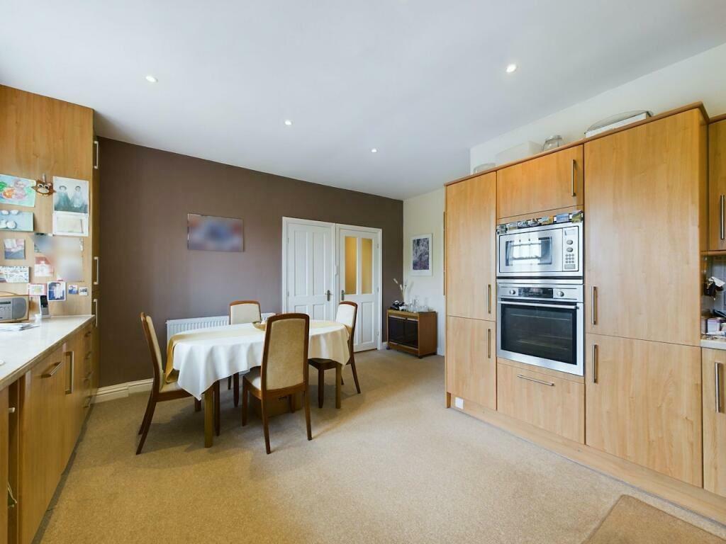 Kitchen 4.jpg