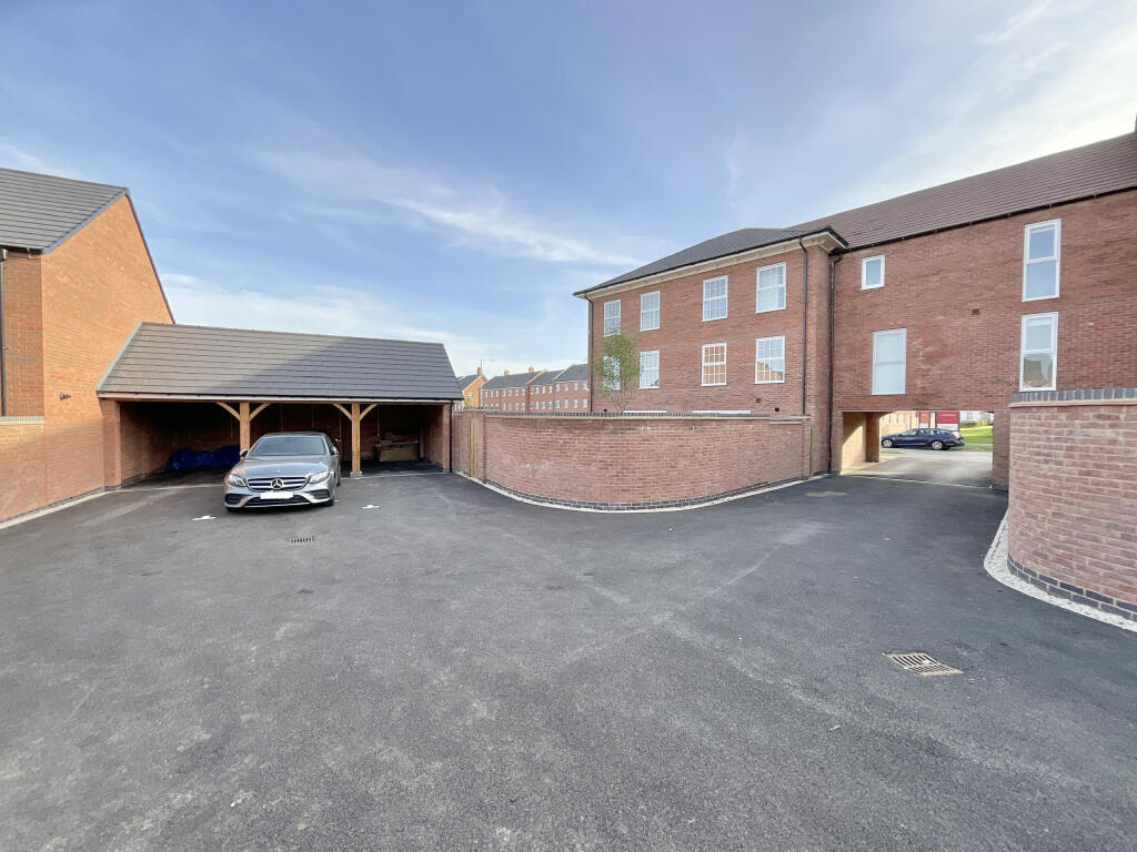Carport &amp; Drive