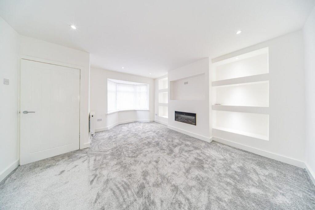 67 Mollington lounge 2.jpg