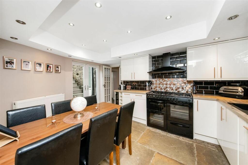 OPEN PLAN DINING - KITCHEN