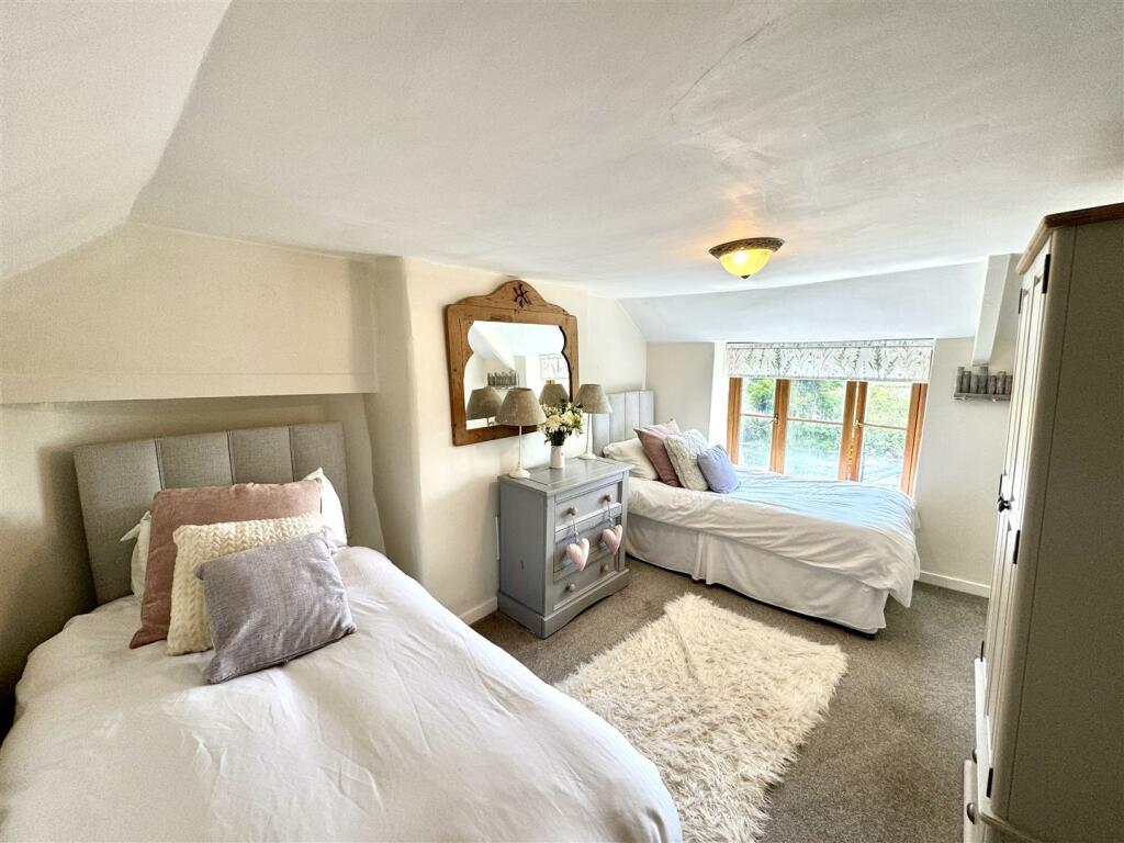 BEDROOM 2