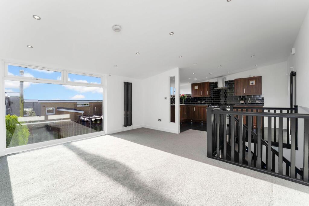 Lounge / Kitchen